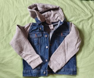Chaqueta vaquera con capucha 9-10 años