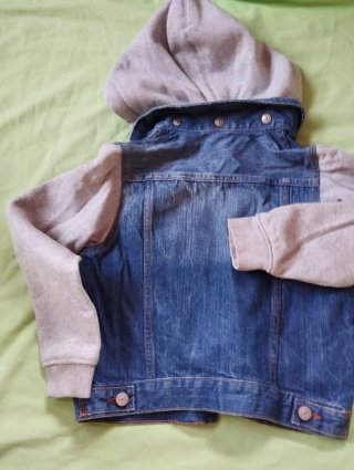 Chaqueta vaquera con capucha 9-10 años