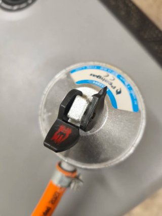 Estufa de Gas Llama Azul Negra