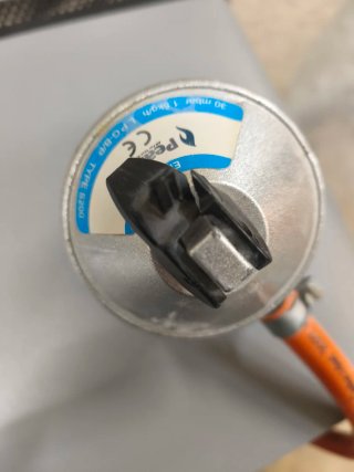 Estufa de Gas Llama Azul Negra