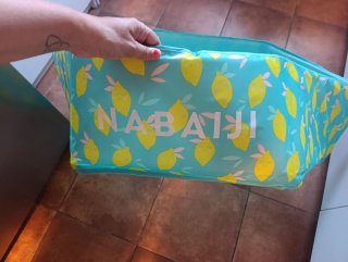 Piscina infantil con estampado de limones