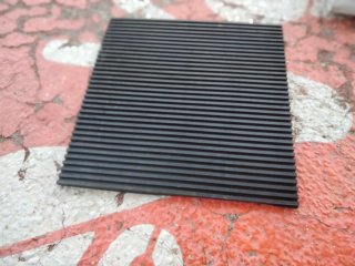 Guantes aislantes eléctricos y herramientas