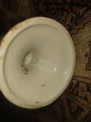 Coppia di antichi vasi decorati