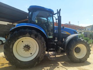 New Holland T7040