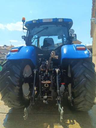 New Holland T7040