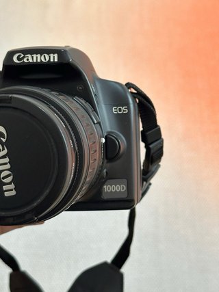 Cámara Canon EOS 1000D + Accesorios