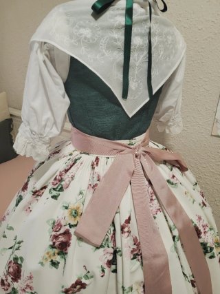 Traje Fallera Huertana T.36 con Manteletas