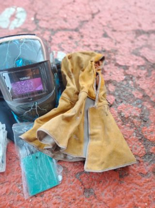 Guantes de trabajo y herramientas
