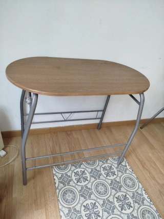 Mesa de madera y metal