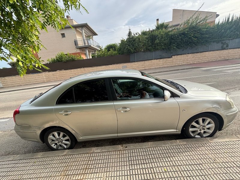 Toyota Avensis 2006 - foto 1