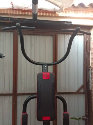 Torre de musculación o estación de tracción