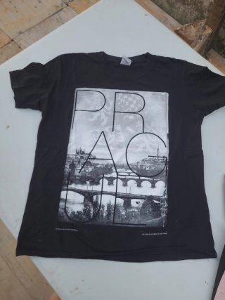 Camiseta Negra Talla M con Diseño Praga