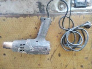 Varias herramientas con Pistola de Silicona Verde