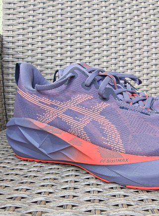 Zapatillas ASICS Novablast Talla 44