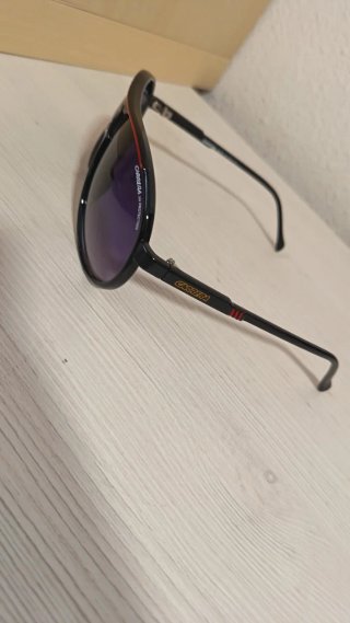Gafas de sol Carrera negras y rojas