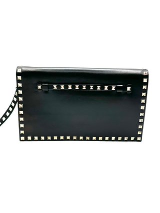 Bolso Clutch Valentino Negro con Tachuelas Doradas