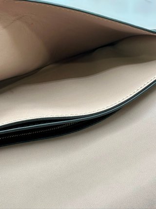 Bolso Clutch Valentino Negro con Tachuelas Doradas