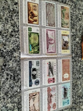 Álbum de cromos Dinero de todos los países
