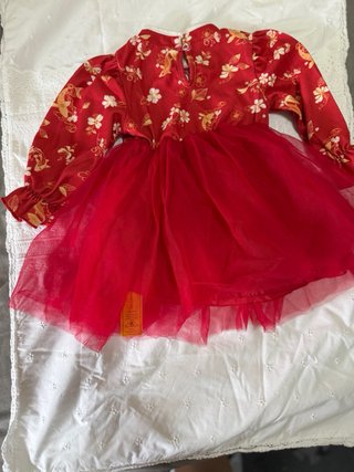 Vestido rojo infantil con flores