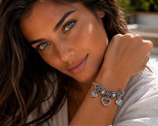Pulsera Corazón Plata con Dijes
