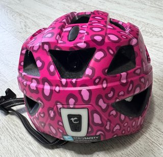 Casco infantil ajustable con luces