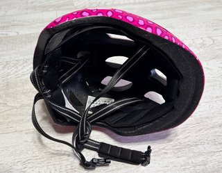 Casco infantil ajustable con luces