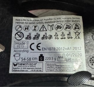 Casco infantil ajustable con luces