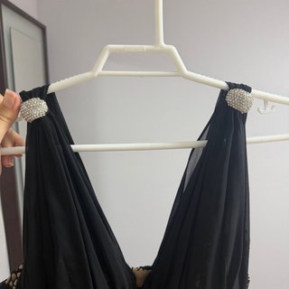 Vestido de fiesta negro con encaje