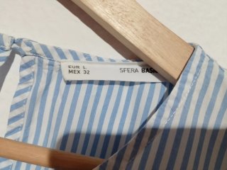 Blusa de rayas azul y blanco
