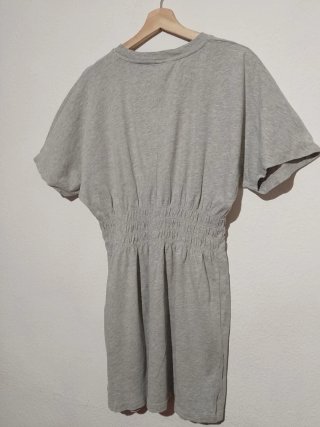 Vestido gris de manga corta