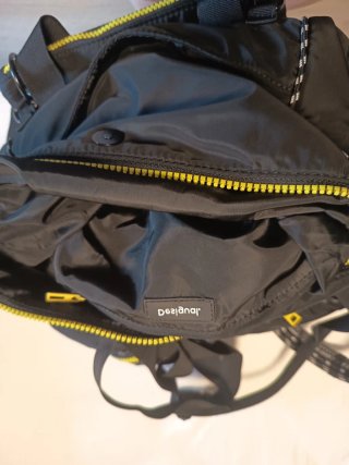 Bolso Desigual Negro con Detalles Amarillos