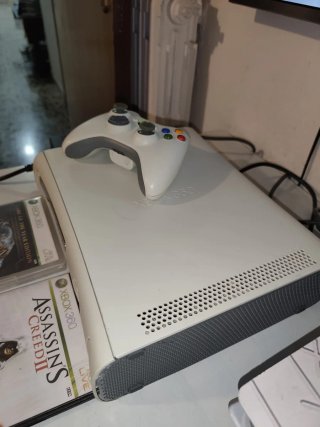 Xbox 360 Fat + Controller + 2Giochi (Batman & AC2)