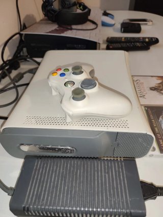 Xbox 360 Fat + Controller + 2Giochi (Batman & AC2)