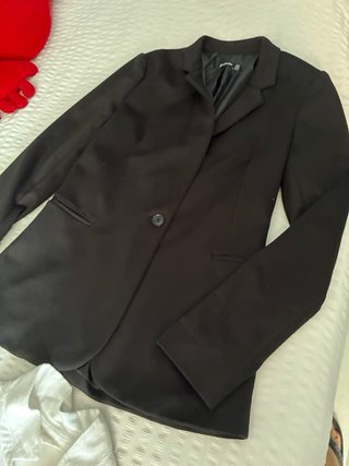 Lote Ropa: Chaqueta Negra y Sudadera Morada