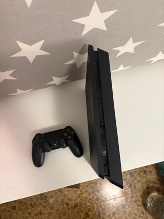 PS4 Slim Negra + Mando