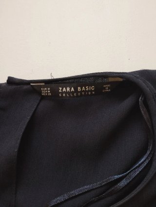 Blusa Zara manga acampanada negra
