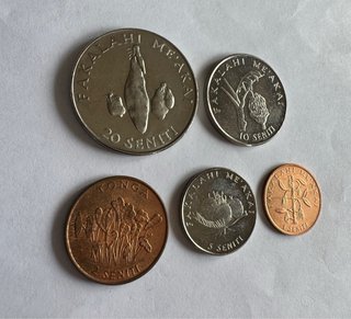 Lote 22 monedas Tonga. Todas KM diferentes.