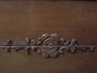 Oferta cómoda antigua de madera con espejo.