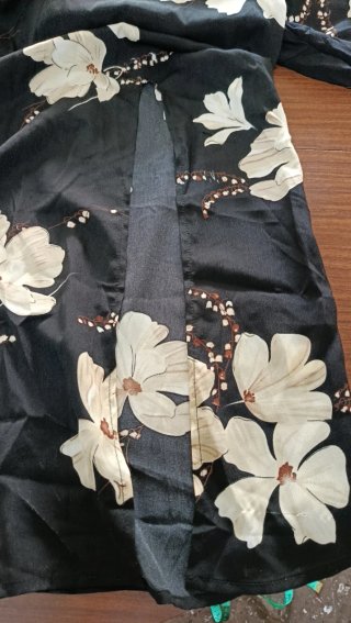 Vestido floral manga larga negro