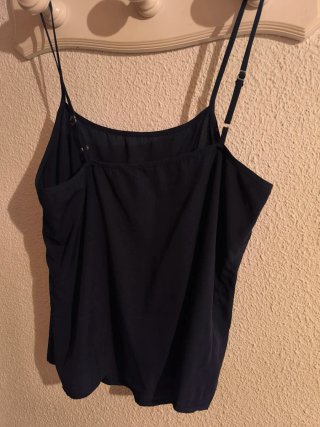 Camisa semitransparente negra con encaje