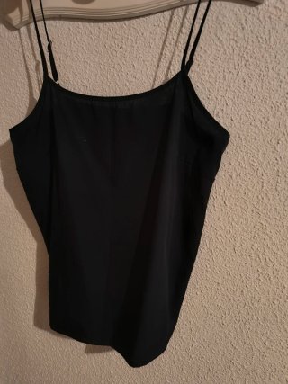 Camisa semitransparente negra con encaje