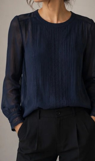 Camisa semitransparente negra con encaje