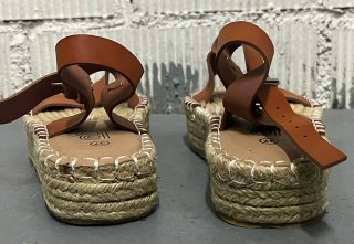 Sandalias de esparto y polipiel marrón