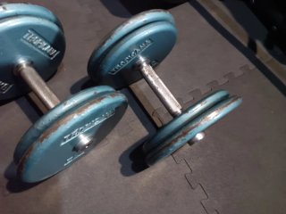 2 Mancuernas 18kg cada 1 más la barra