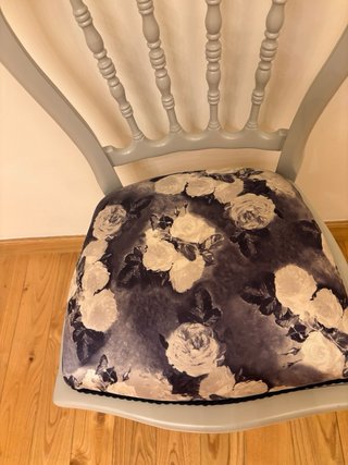 Silla estilo francés de madera