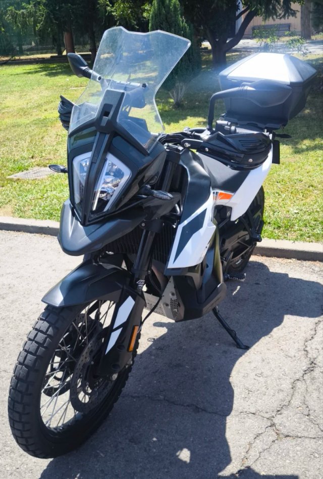 KTM 790 Adventure Negra y Blanca