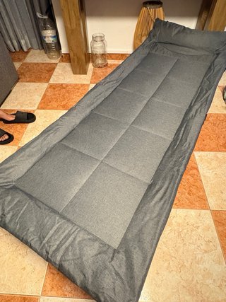 Cama de camping plegable gris