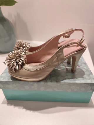 Zapatos de salón dorados talla 38