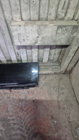 Talonera Derecha BMW E60 2005 Negra