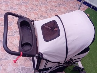 Carrito para mascotas beige y negro